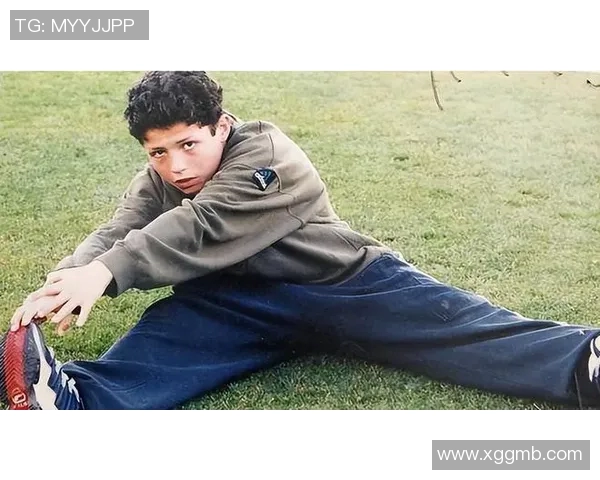 哪个足球明星的孩子身材丰满引发网友热议与关注