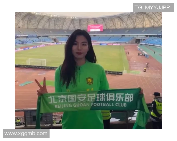 女球迷勇敢表白心仪足球明星感动全场引发热议与祝福