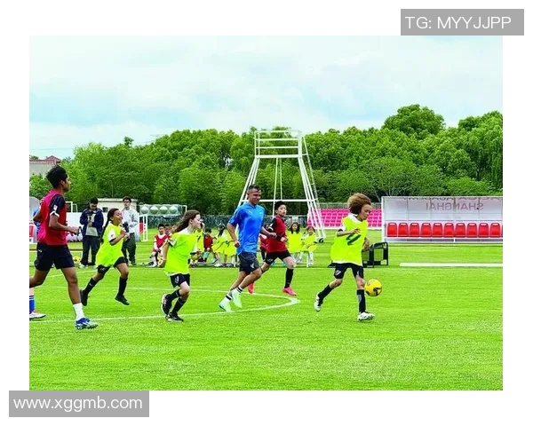 带羊的足球明星如何在绿茵场上展现独特魅力与风采